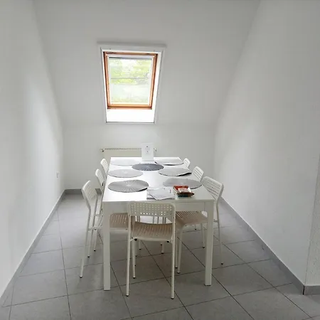 Kikelet Apartment - Fo Ut 아파트 두나케스치